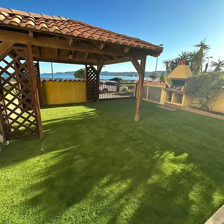 Blu Caletta - Waterfront With Garden Daire La Caletta