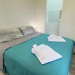 דירה Blu Caletta - Waterfront With Garden לה קאלטה